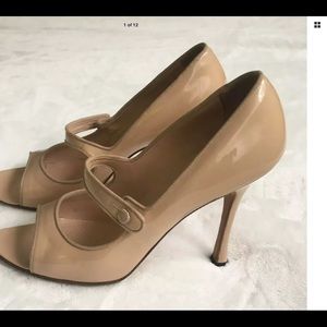 Authentic Manolo Blahnik Heel too high. 4 inches.